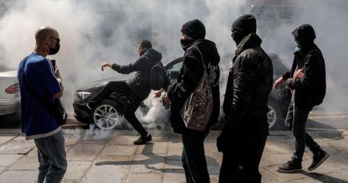 French Citizens Riot In Response To Plan To Mandatory Vaccine Passports