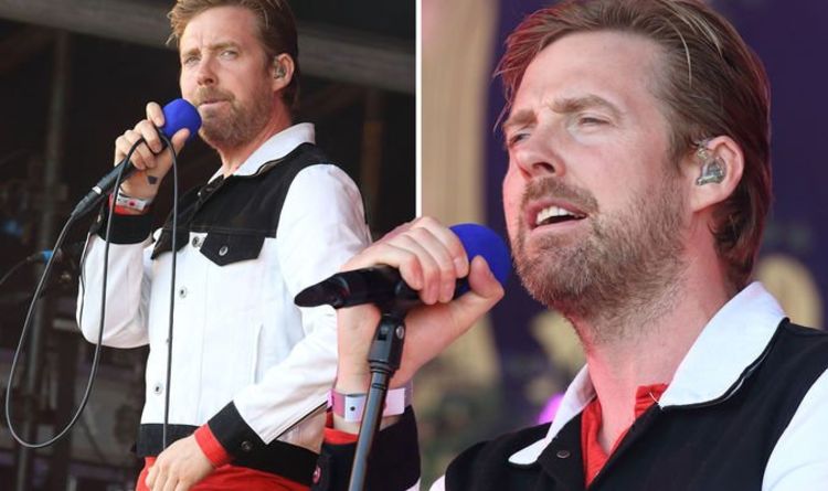 “Kaiser Chiefs” Ricky Wilson Angers Anti-Vaxxers with Onstage Comments