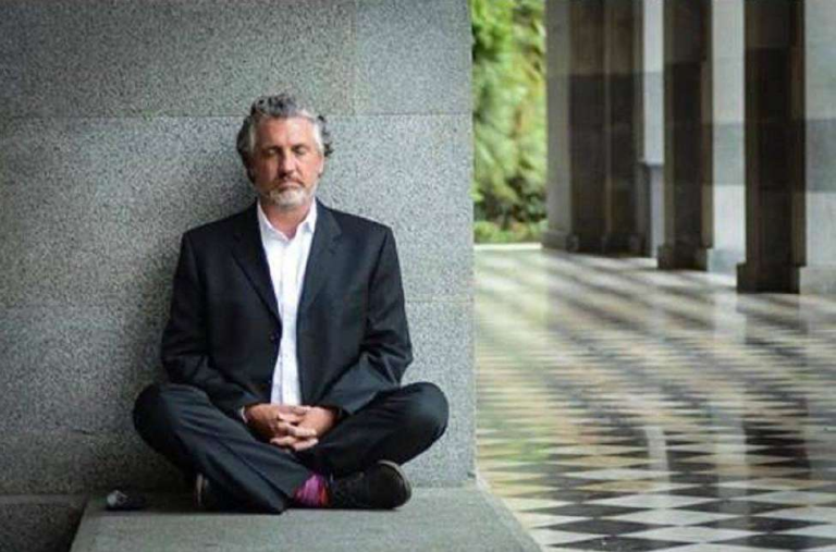 Del Bigtree and his Construct Investigated del bigtree sitting